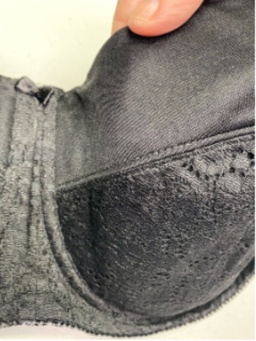 Wonderbra Black Lace Panel Bra Style 1938 Size 44D *P1042